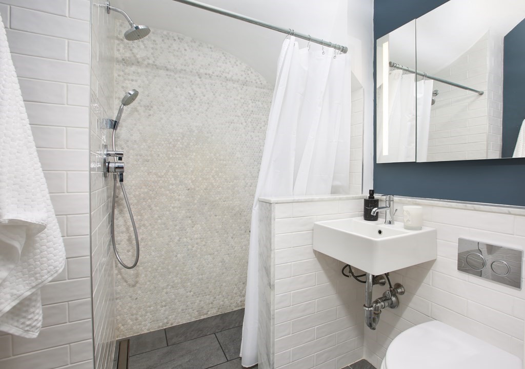 2 bed, 1 bath apartment for rent at 313 W 4th St Unit 1, South Boston — photo 4 of 7