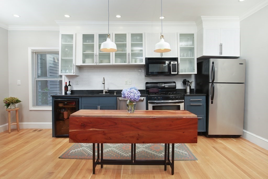 2 bed, 1 bath apartment for rent at 313 W 4th St Unit 1, South Boston — photo 2 of 7
