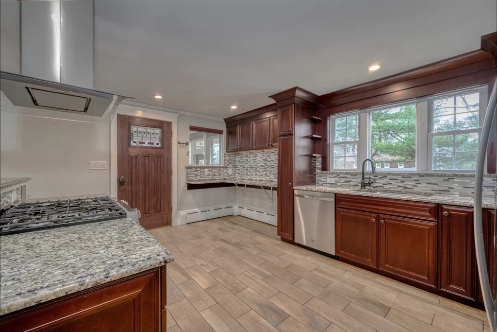 2 bed, 1 bath apartment for rent at 314 Central St, Avon — photo 6 of 21