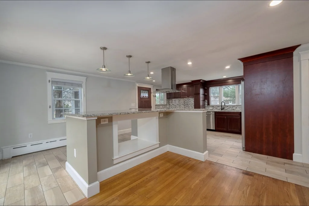 2 bed, 1 bath apartment for rent at 314 Central St, Avon — photo 8 of 21