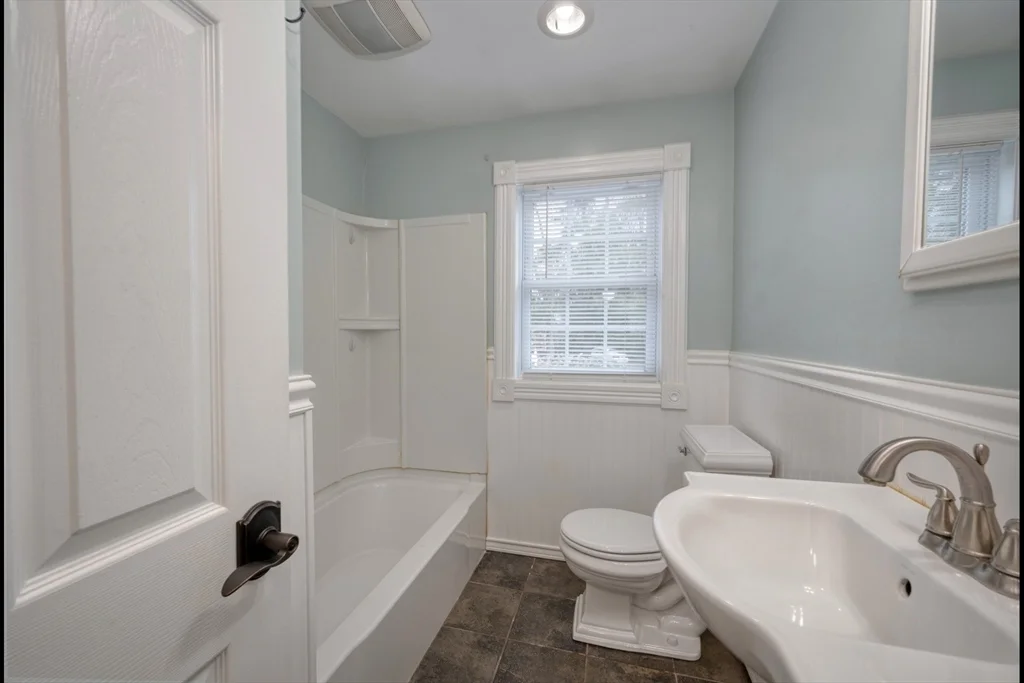 2 bed, 1 bath apartment for rent at 314 Central St, Avon — photo 14 of 21