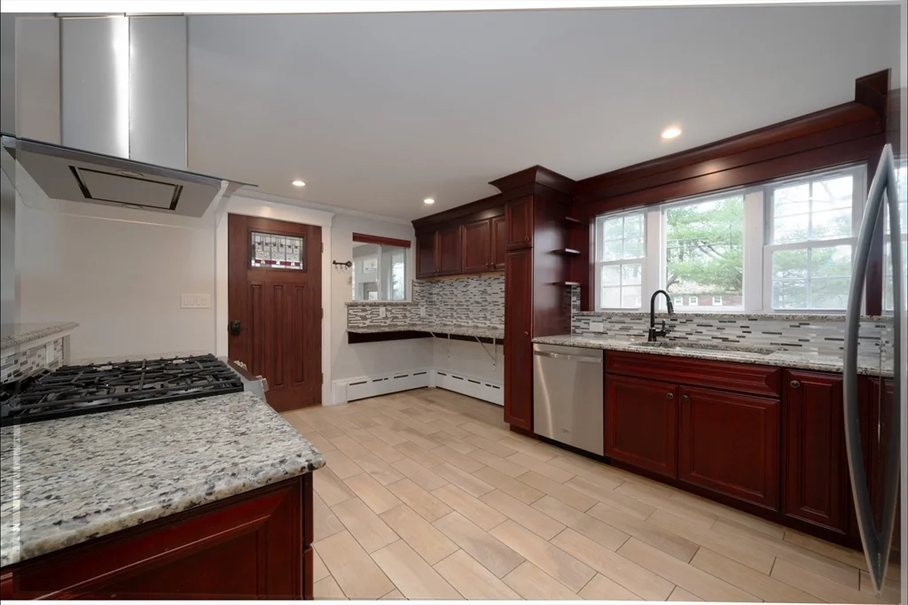 2 bed, 1 bath apartment for rent at 314 Central St, Avon — photo 4 of 21