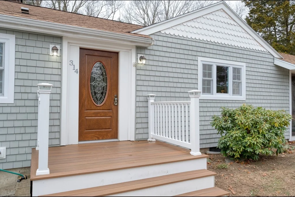 2 bed, 1 bath apartment for rent at 314 Central St, Avon — photo 2 of 21