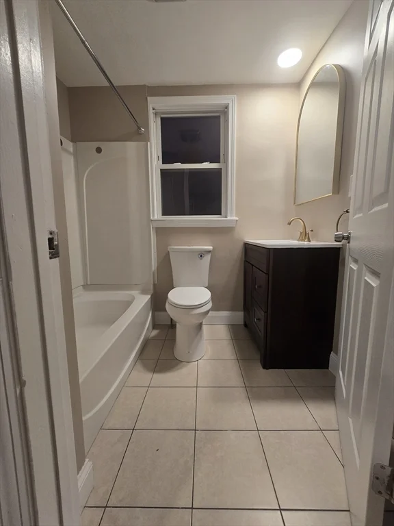 4 bed, 2 bath apartment for rent at 314 N Warren Ave Unit 1, Brockton — photo 2 of 8