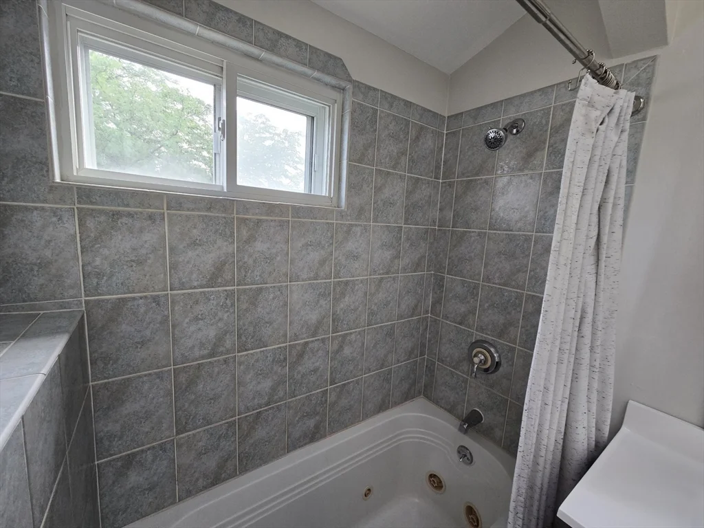 2 bed, 2 bath apartment for rent at 314 W 4th St Unit 3, South Boston — photo 15 of 19