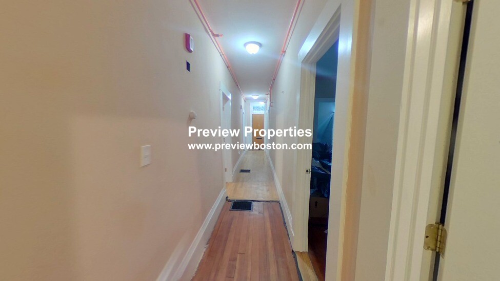 4 bed, 1 bath apartment for rent at 3147-3149 Washington St Unit 2P, Jamaica Plain — photo 4 of 5