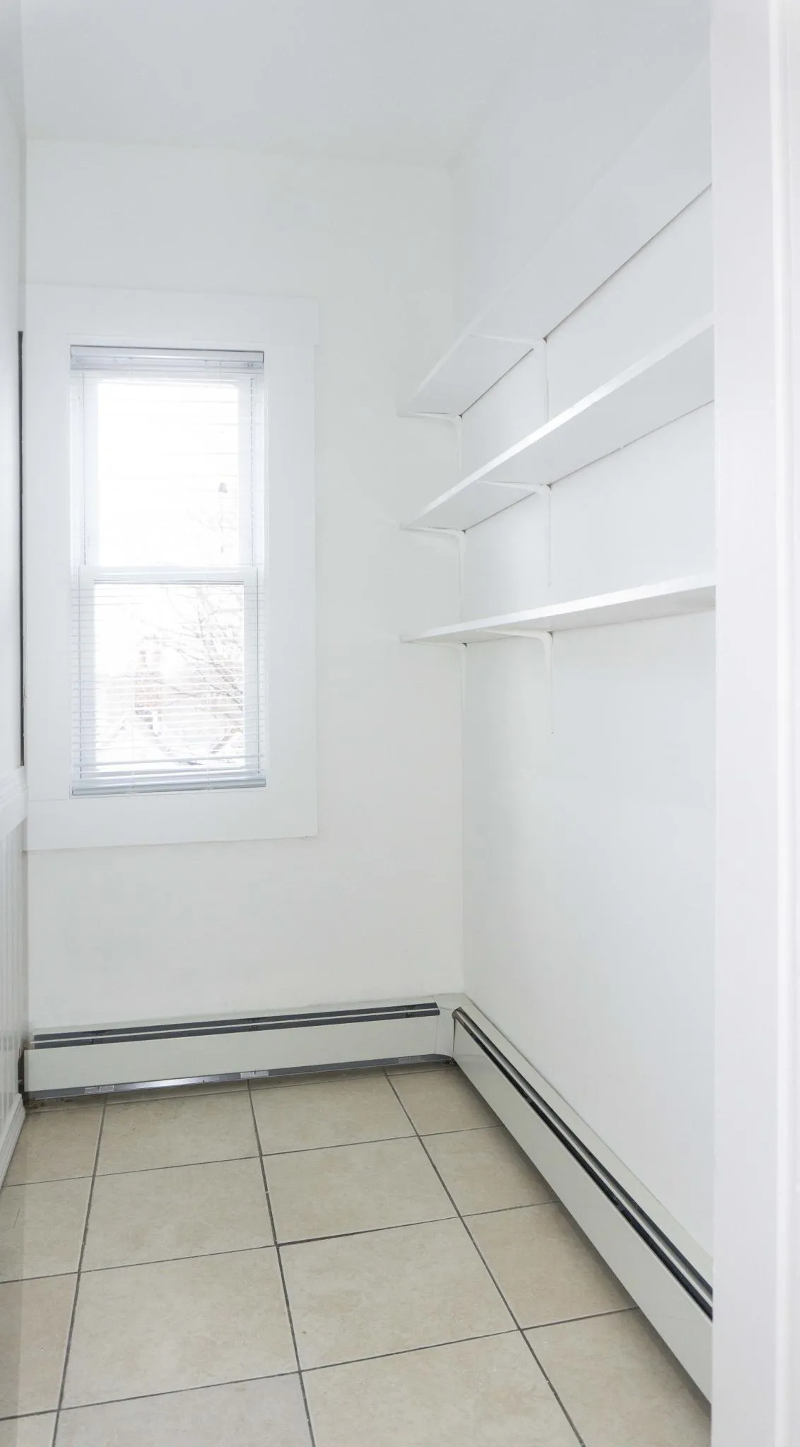 3 bed, 1 bath apartment for rent at 3147-3149 Washington St Unit 3, Jamaica Plain — photo 4 of 9