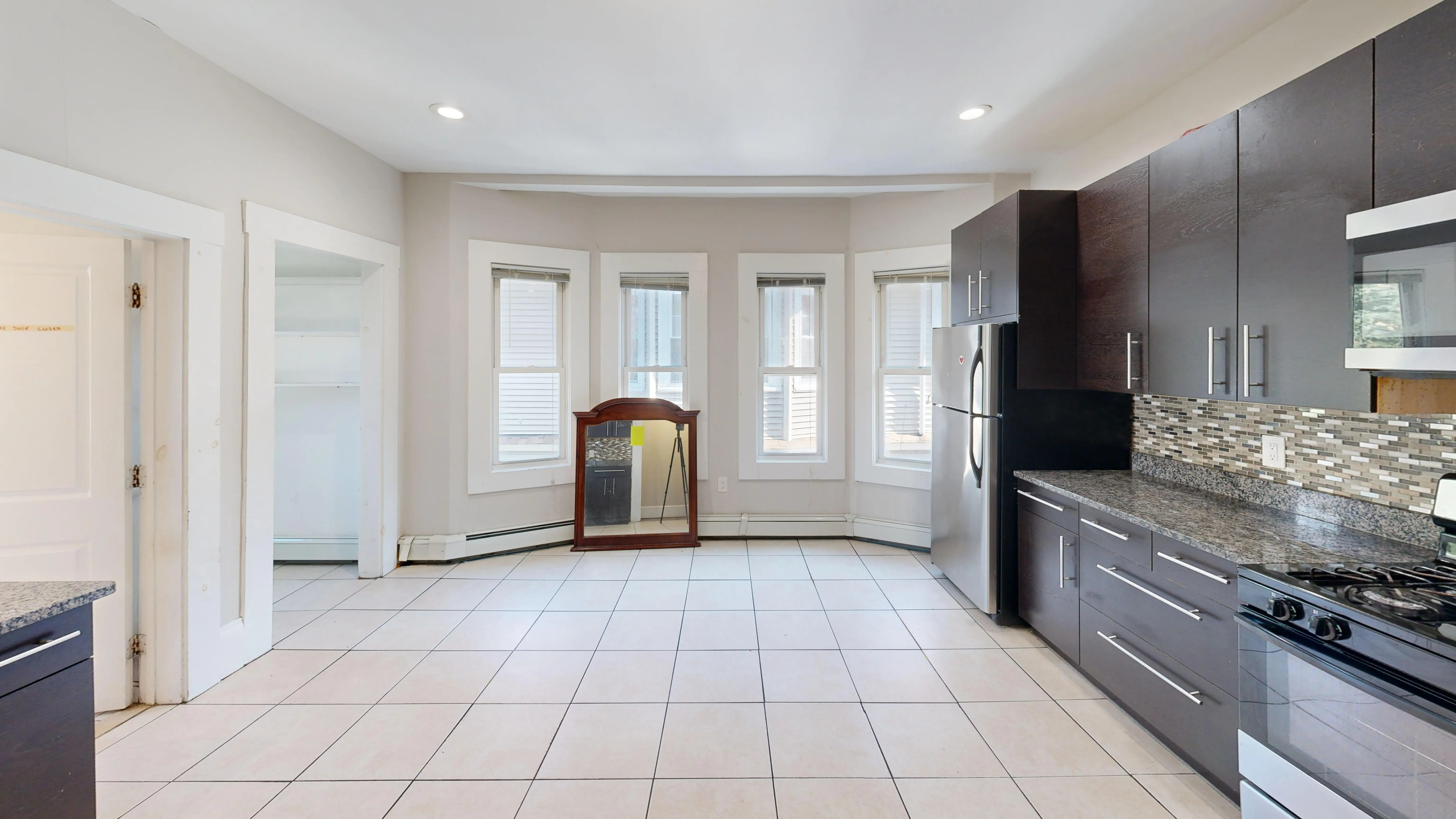 4 bed, 1 bath apartment for rent at 3147-3149 Washington St Unit 3, Jamaica Plain — photo 4 of 14