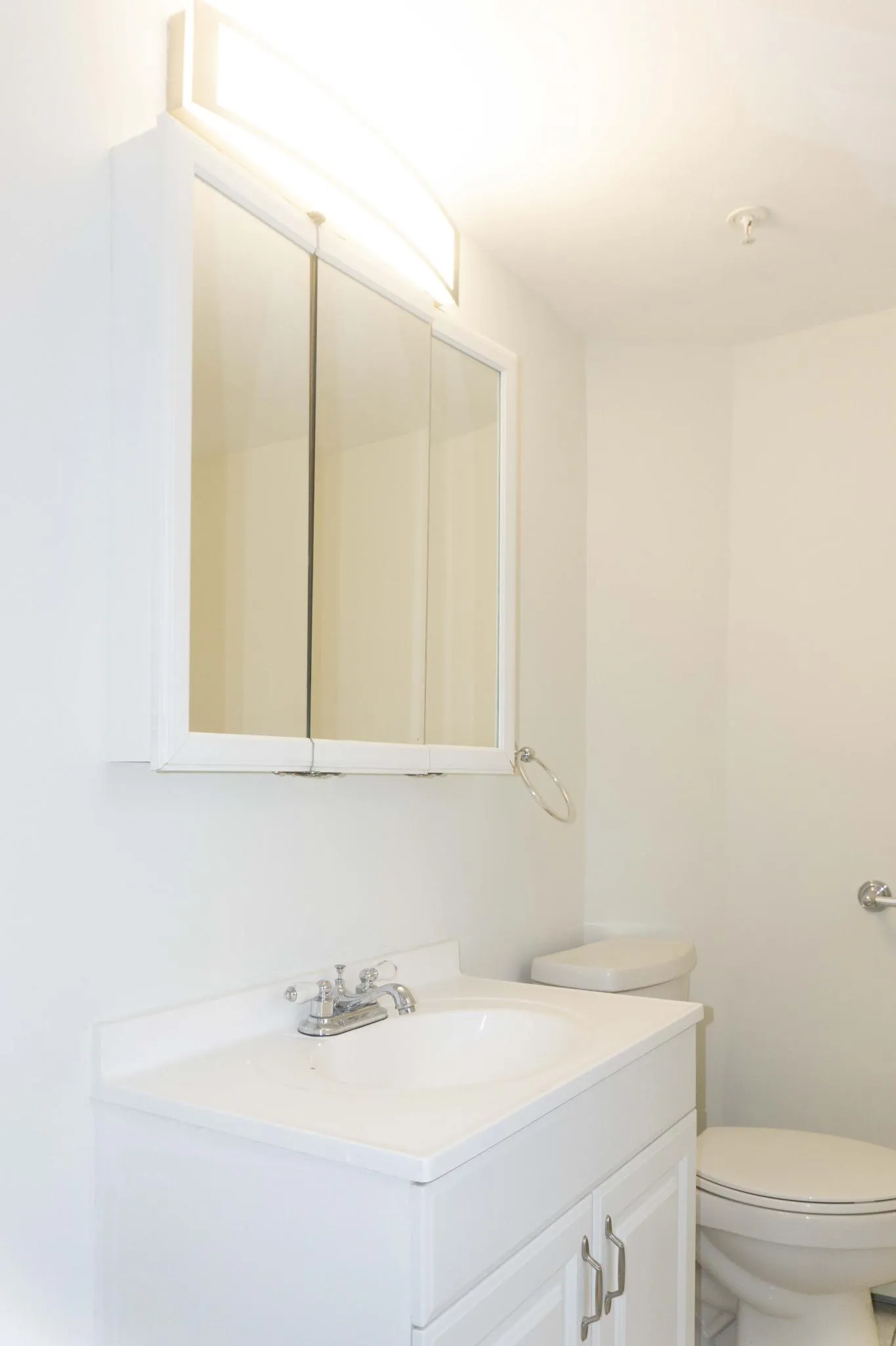 3 bed, 1 bath apartment for rent at 3147-3149 Washington St Unit 3, Jamaica Plain — photo 5 of 9