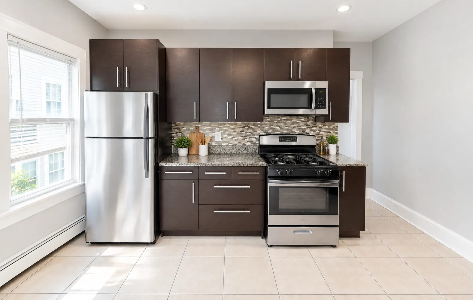 4 bed, 1 bath apartment for rent at 3147-3149 Washington St Unit 3, Jamaica Plain — photo 3 of 14