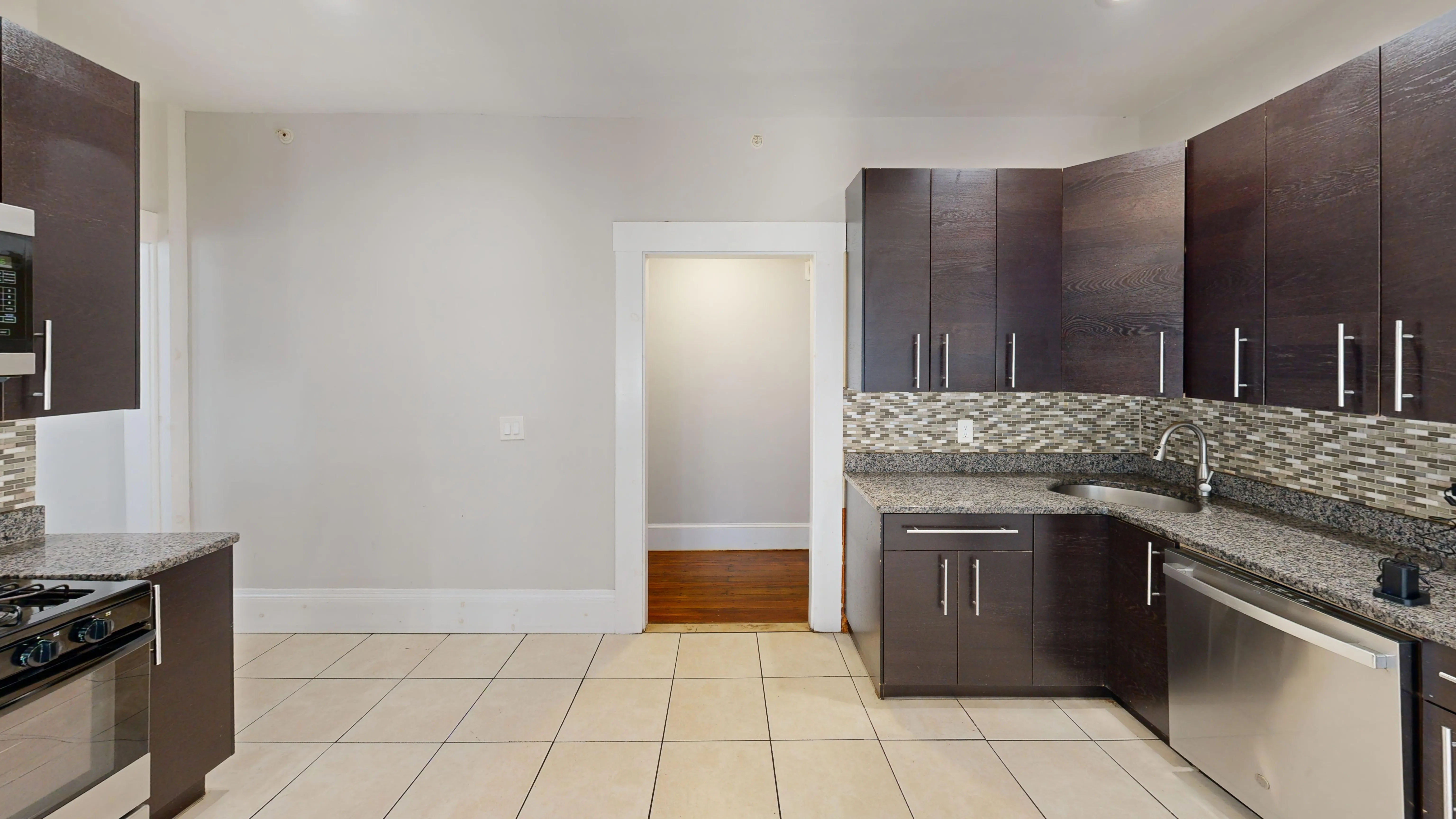 4 bed, 1 bath apartment for rent at 3147-3149 Washington St Unit 3, Jamaica Plain — photo 5 of 14