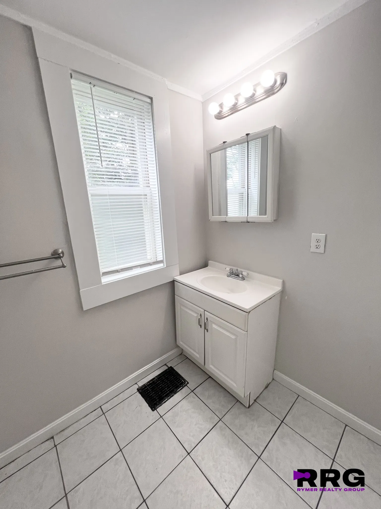 3 bed, 1 bath apartment for rent at 3147-3149 Washington St Unit 1, Jamaica Plain — photo 12 of 21