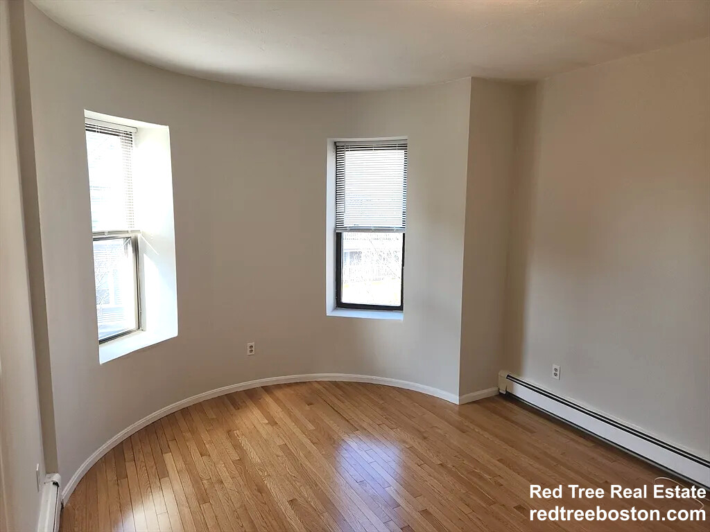 3 bed, 1.5 bath apartment for rent at 3148 Washington St Unit 2, Jamaica Plain — photo 2 of 9
