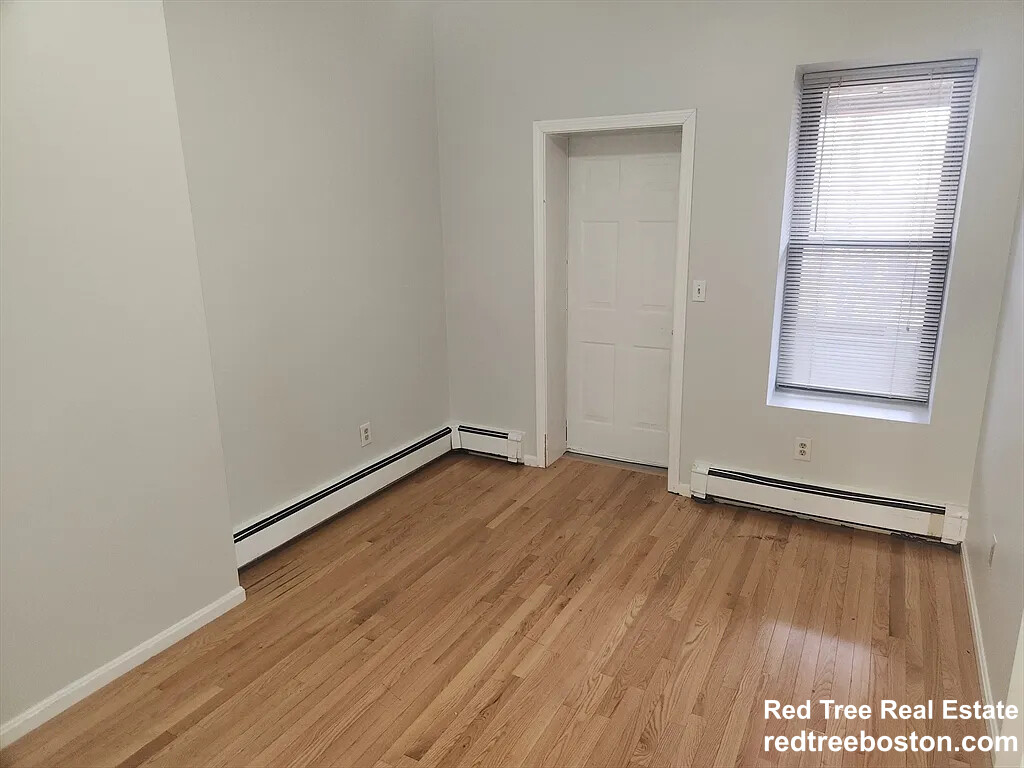 3 bed, 1.5 bath apartment for rent at 3148 Washington St Unit 2, Jamaica Plain — photo 4 of 9