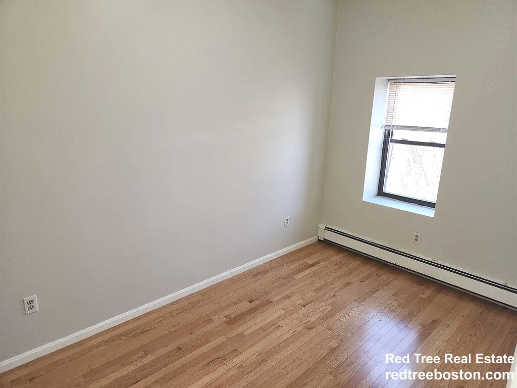 3 bed, 1.5 bath apartment for rent at 3148 Washington St Unit 2, Jamaica Plain — photo 5 of 9