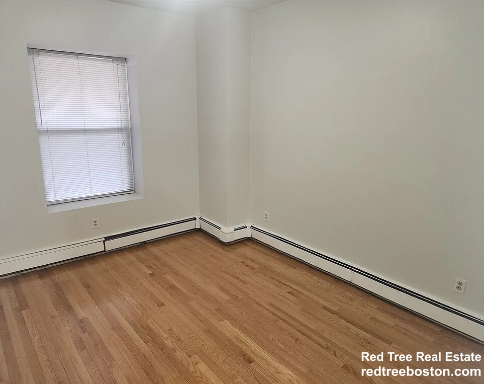 3 bed, 1.5 bath apartment for rent at 3148 Washington St Unit 2, Jamaica Plain — photo 7 of 9
