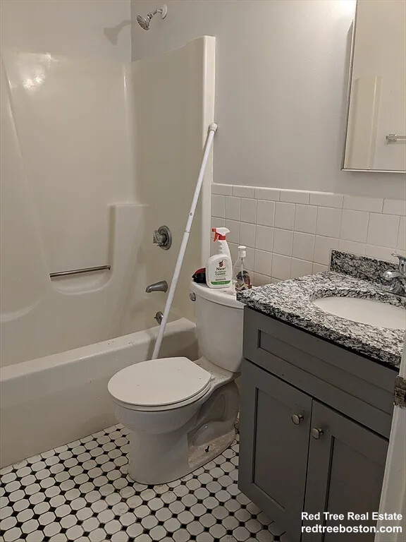 3 bed, 1.5 bath apartment for rent at 3148 Washington St Unit 2, Jamaica Plain — photo 3 of 9
