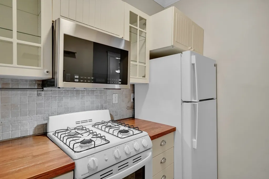 1 bed, 1 bath apartment for rent at 315 Allston St Unit 1, Brighton — photo 8 of 18