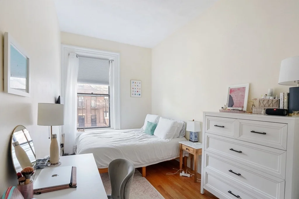 2 bed, 1 bath apartment for rent at 315 Beacon St Unit 8, Back Bay — photo 5 of 7