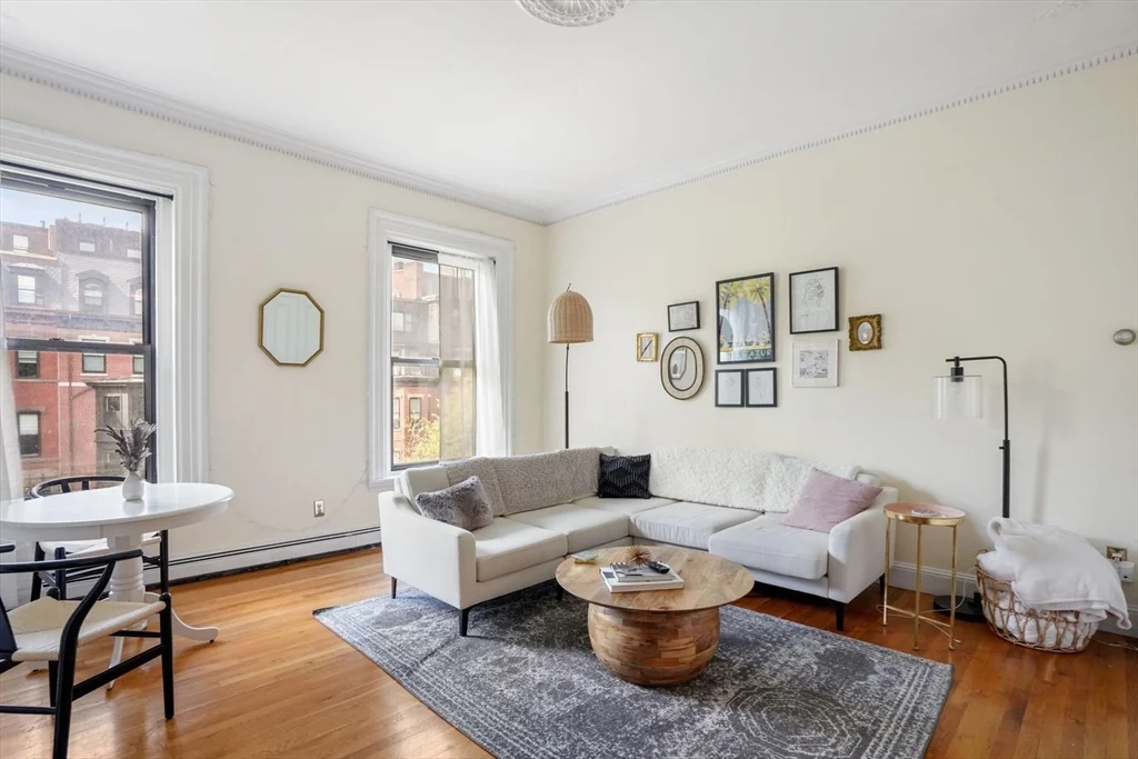 2 bed, 1 bath apartment for rent at 315 Beacon St Unit 8, Back Bay — photo 2 of 7