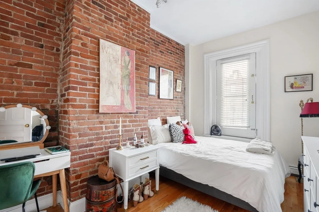 2 bed, 1 bath apartment for rent at 315 Beacon St Unit 8, Back Bay — photo 6 of 7