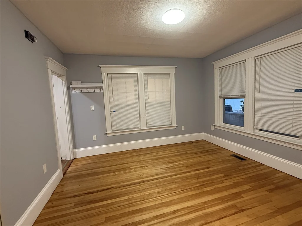3 bed, 1 bath apartment for rent at 315 Canton St Unit 1, Fitchburg — photo 5 of 8