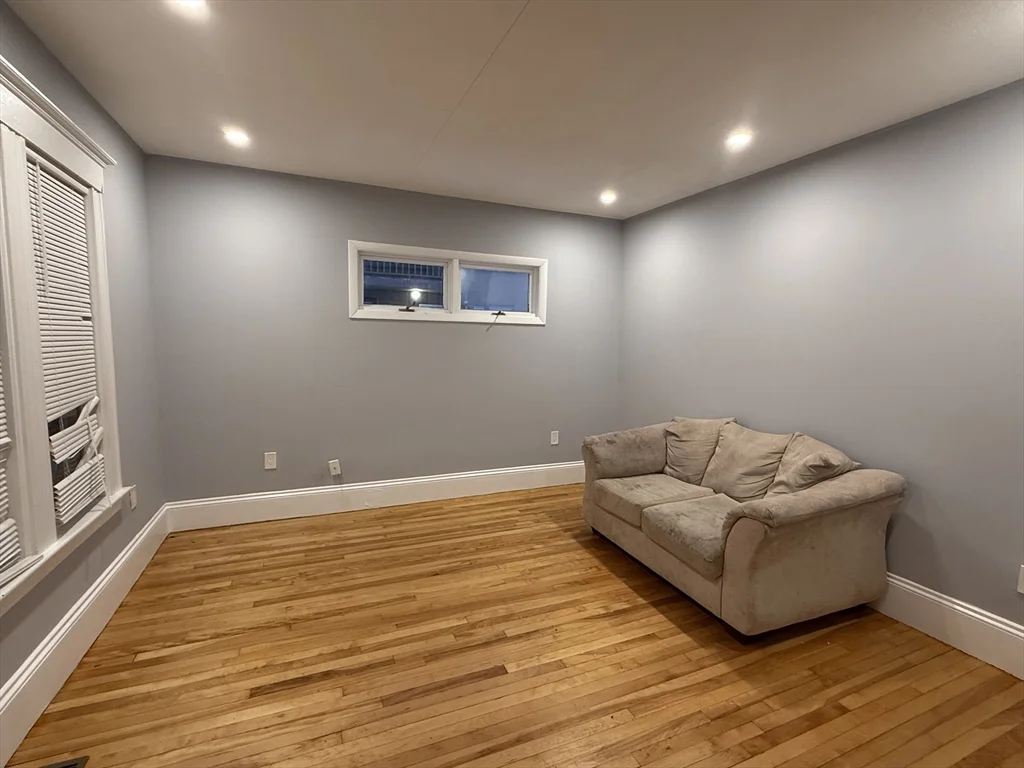 3 bed, 1 bath apartment for rent at 315 Canton St Unit 1, Fitchburg — photo 6 of 8