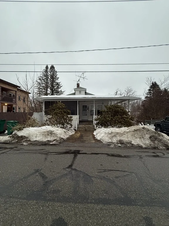3 bed, 1 bath apartment for rent at 315 Canton St Unit 1, Fitchburg