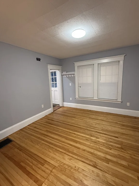 3 bed, 1 bath apartment for rent at 315 Canton St Unit 1, Fitchburg — photo 4 of 8