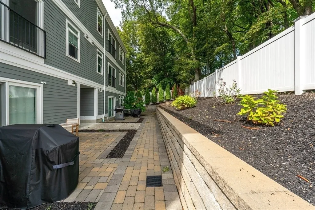 2 bed, 2 bath apartment for rent at 315 College Farm Rd Unit 1, Waltham — photo 13 of 15