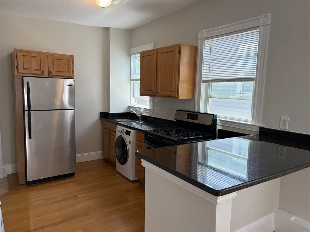 1 bed, 1 bath apartment for rent at 315 Elm St Unit 3, Wellington-Harrington — photo 4 of 11