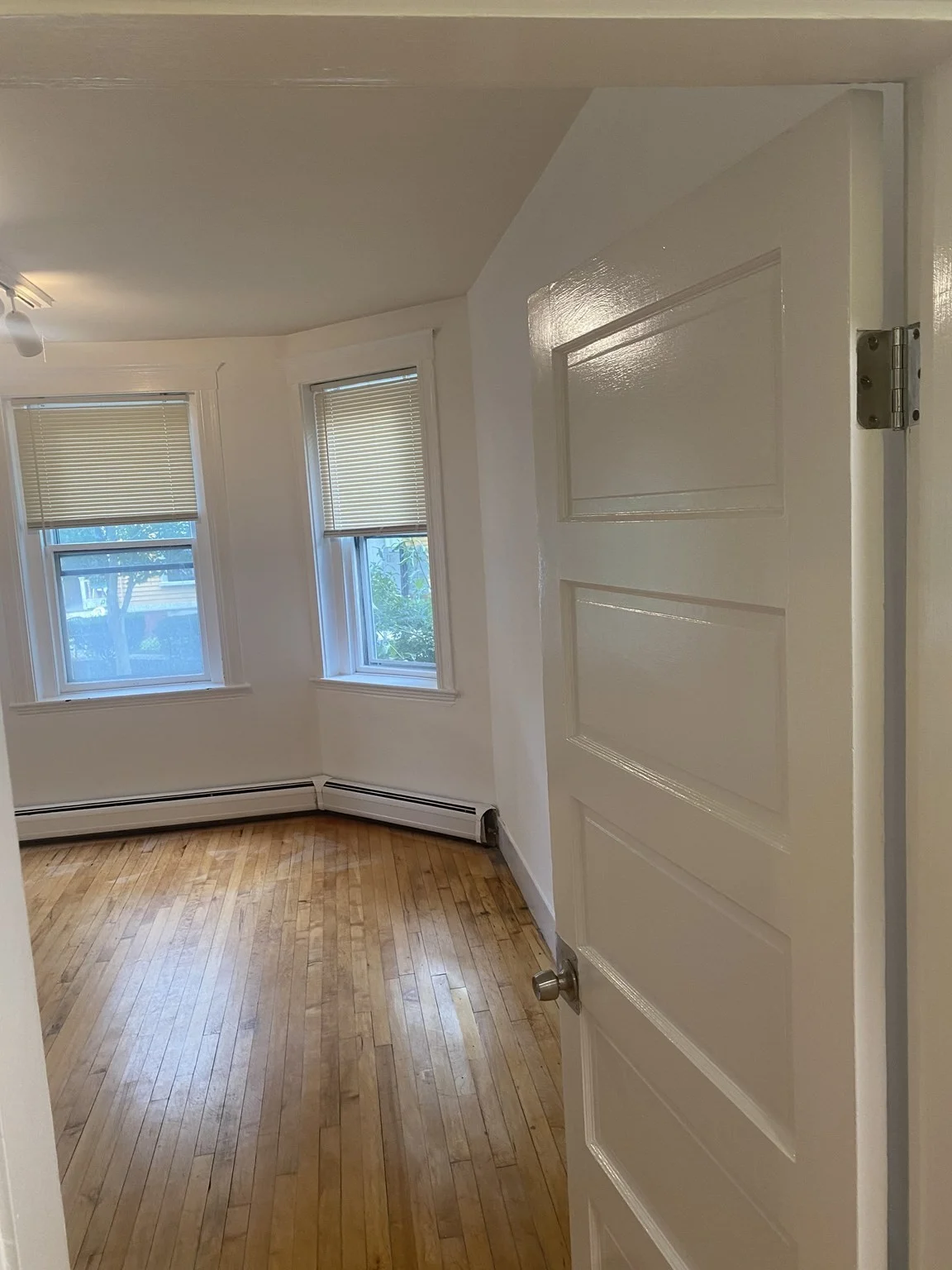 2.5 bed, 1 bath apartment for rent at 315 Harvard St Unit 1, Mid Cambridge — photo 6 of 10