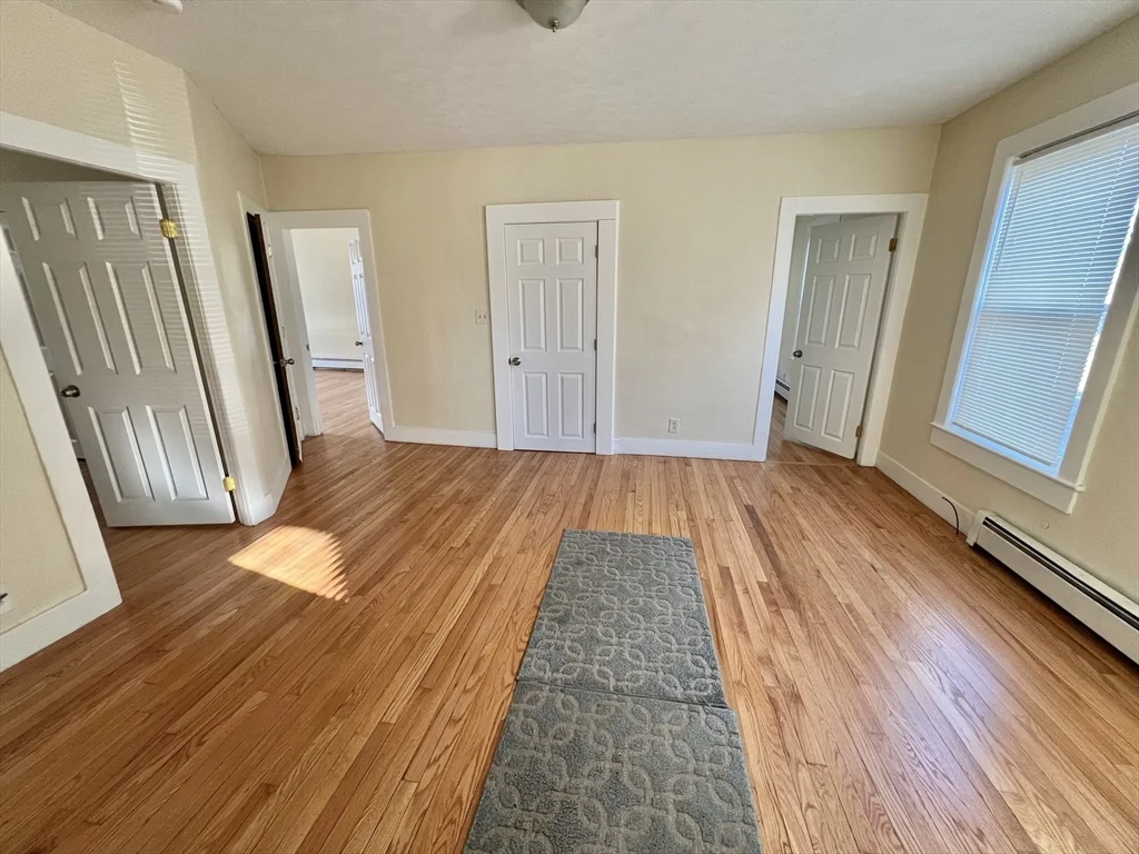 3 bed, 1 bath apartment for rent at 315 Main St Unit 1, Springfield — photo 3 of 10