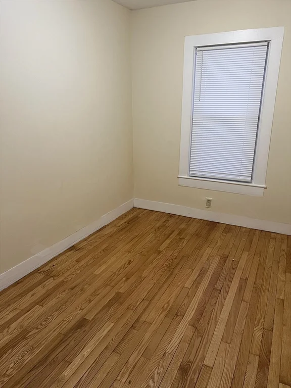 3 bed, 1 bath apartment for rent at 315 Main St Unit 1, Springfield — photo 7 of 10