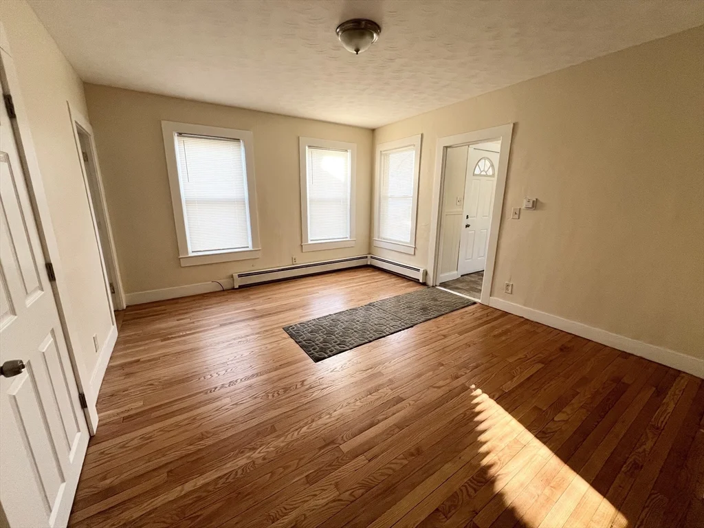 3 bed, 1 bath apartment for rent at 315 Main St Unit 1, Springfield — photo 4 of 10