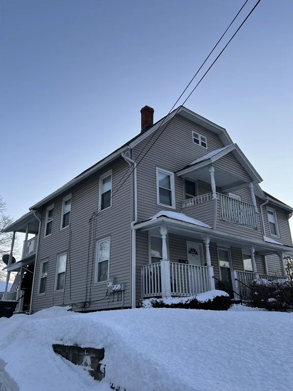 3 bed, 1 bath apartment for rent at 315 Main St Unit 1, Springfield — photo 1 of 10