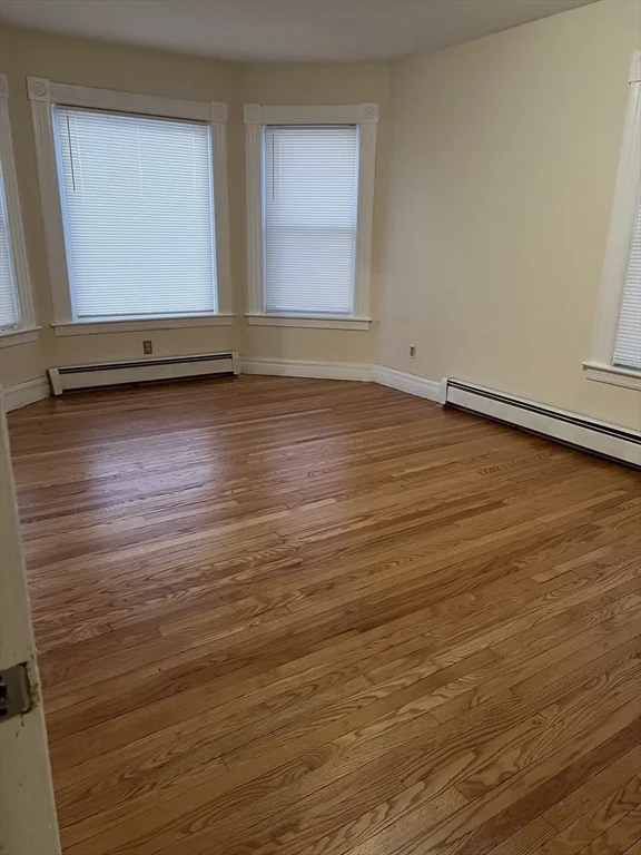 3 bed, 1 bath apartment for rent at 315 Main St Unit 1, Springfield — photo 5 of 10