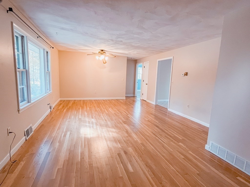 2 bed, 1 bath apartment for rent at 315 Oak St Unit 1, Norton — photo 8 of 19
