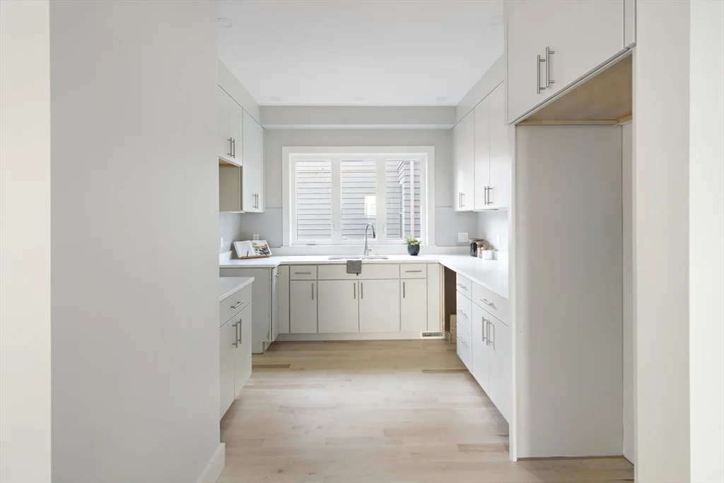 4 bed, 3 bath apartment for rent at 315 Pearl St Unit 1, Cambridgeport — photo 5 of 33