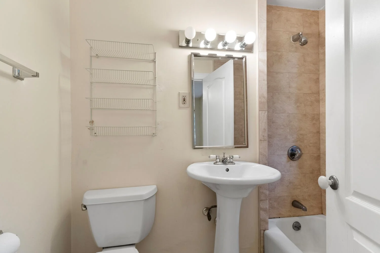 2 bed, 2 bath apartment for rent at 315 Tappan Unit 1, Brookline Hills — photo 20 of 28