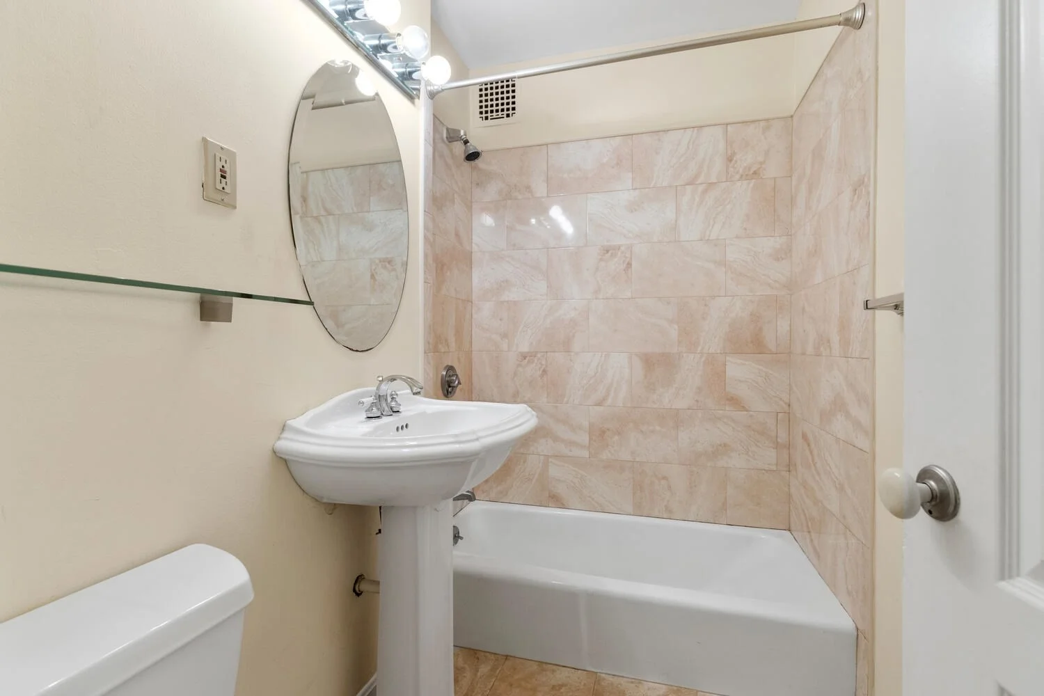 2 bed, 2 bath apartment for rent at 315 Tappan Unit 1, Brookline Hills — photo 16 of 28