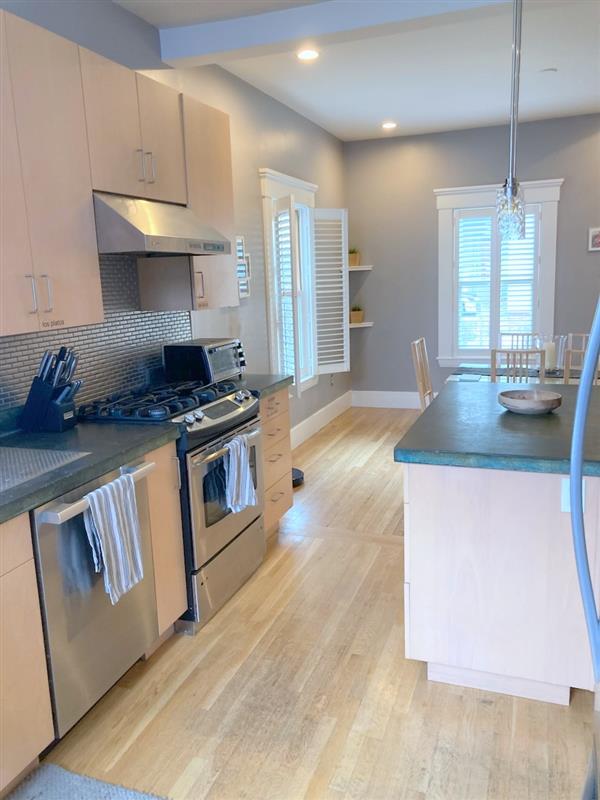 3 bed, 1.5 bath apartment for rent at 315 Windsor St Unit 1, Wellington-Harrington — photo 4 of 33