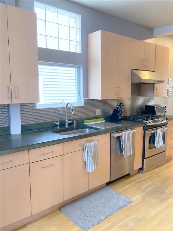 3 bed, 1.5 bath apartment for rent at 315 Windsor St Unit 1, Wellington-Harrington — photo 5 of 33