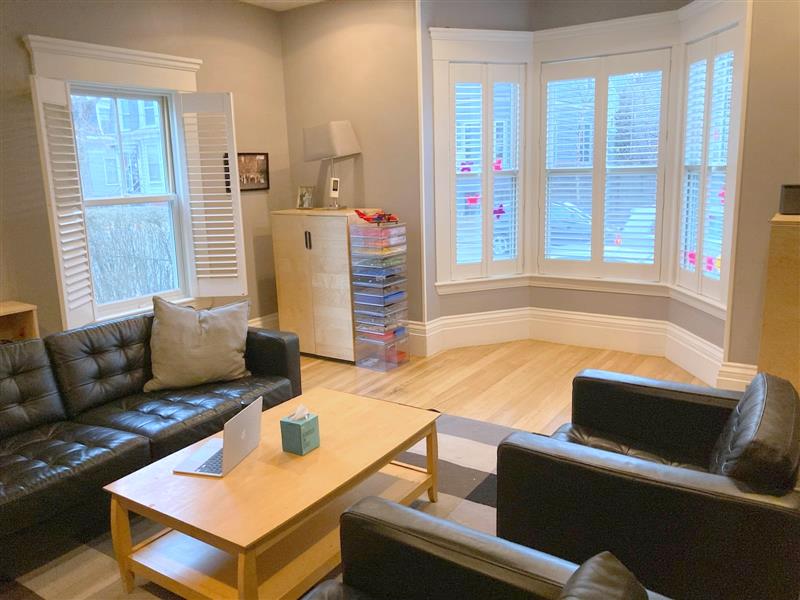 3 bed, 1.5 bath apartment for rent at 315 Windsor St Unit 1, Wellington-Harrington — photo 2 of 33