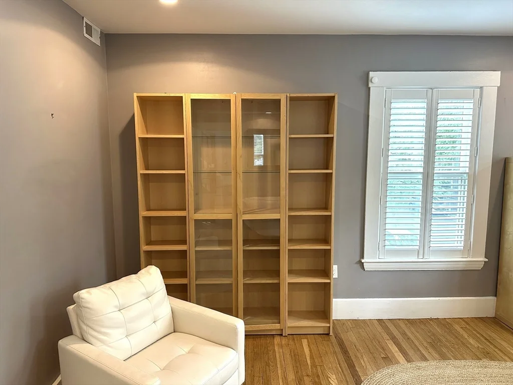 3 bed, 1 bath apartment for rent at 315 Windsor St Unit 315, Wellington-Harrington — photo 10 of 23