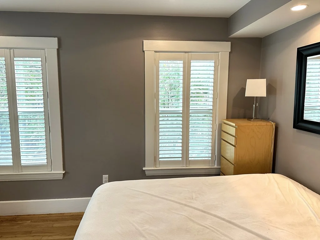 3 bed, 1 bath apartment for rent at 315 Windsor St Unit 315, Wellington-Harrington — photo 8 of 23