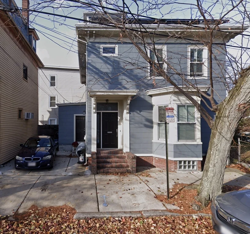 3 bed, 1 bath apartment for rent at 315 Windsor St Unit 315, Wellington-Harrington — photo 1 of 23