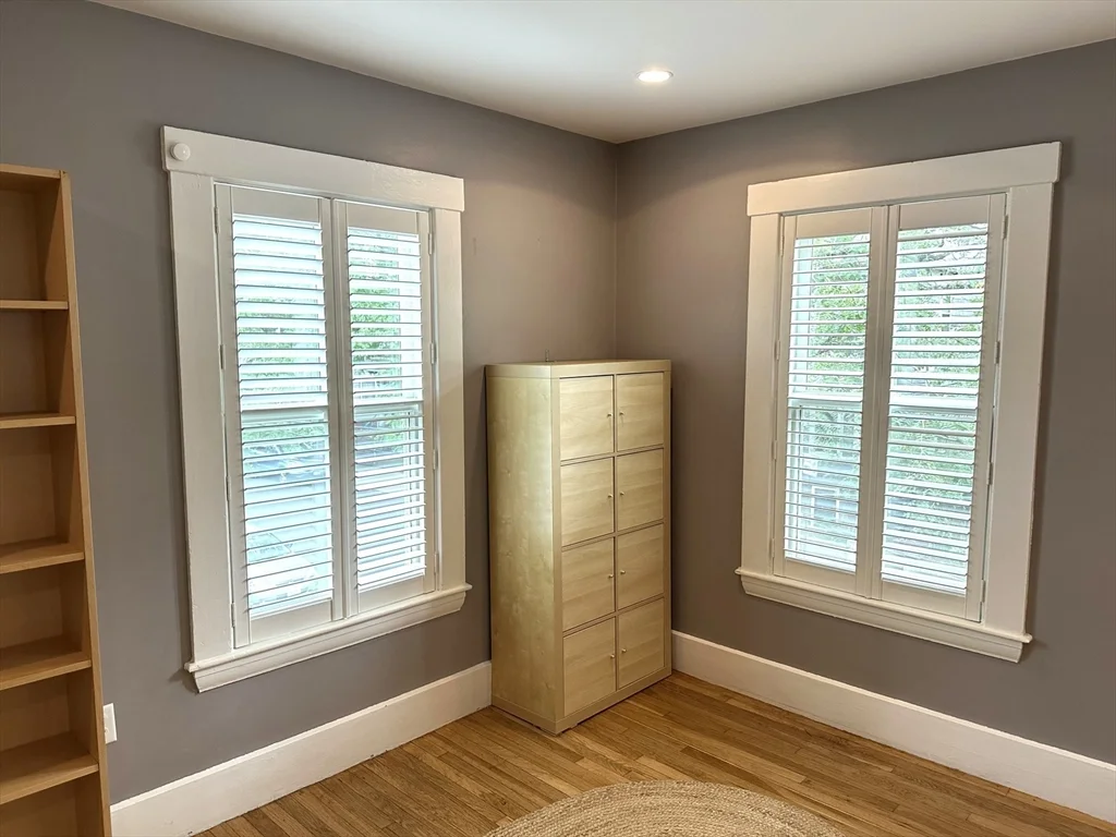 3 bed, 1 bath apartment for rent at 315 Windsor St Unit 315, Wellington-Harrington — photo 9 of 23