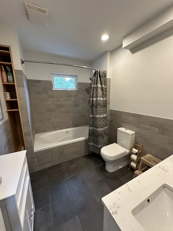 3 bed, 1 bath apartment for rent at 315 Windsor St Unit 315, Wellington-Harrington — photo 11 of 23