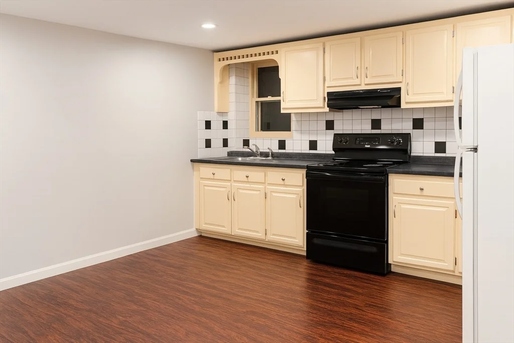 2 bed, 1 bath apartment for rent at 315R Weir St Unit R, Taunton — photo 1 of 8